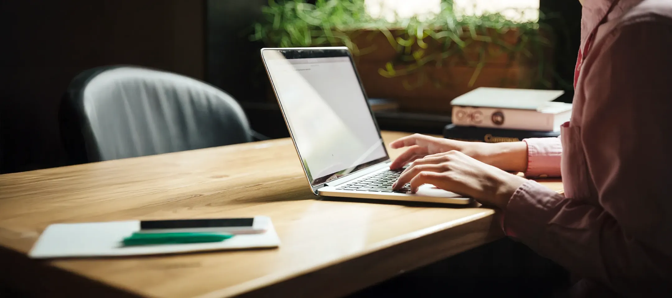 Home goods retail department store processing a transaction from a tablet hybrid screen laptop and payment system connected through fast fibre internet Elevate Package with SmartBiz from WTC Communications Kingston