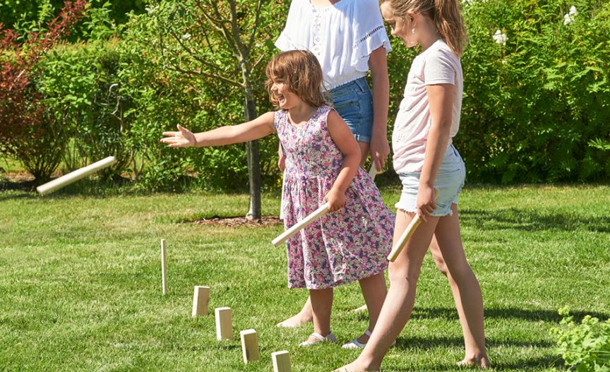 Kids Playing Koob